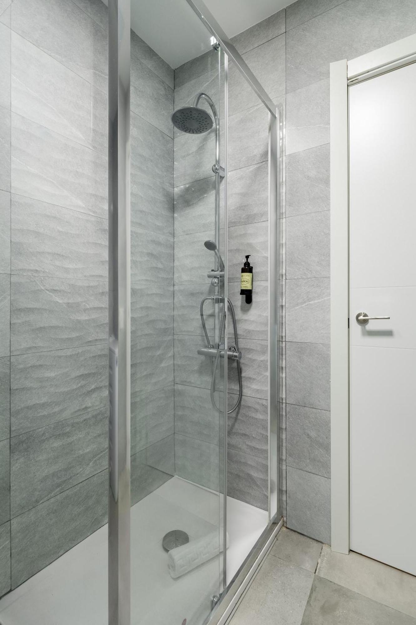 Charming Lucero Apartment Madrid Ngoại thất bức ảnh