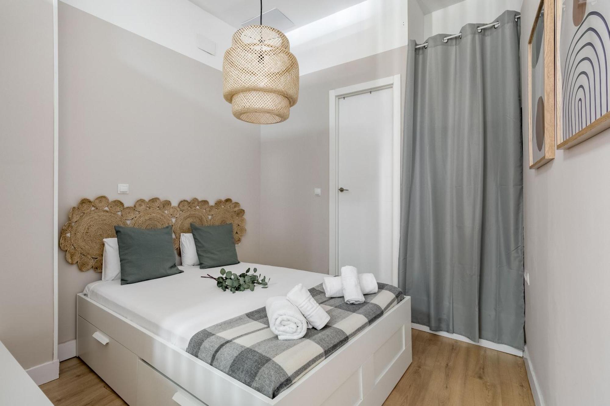 Charming Lucero Apartment Madrid Ngoại thất bức ảnh