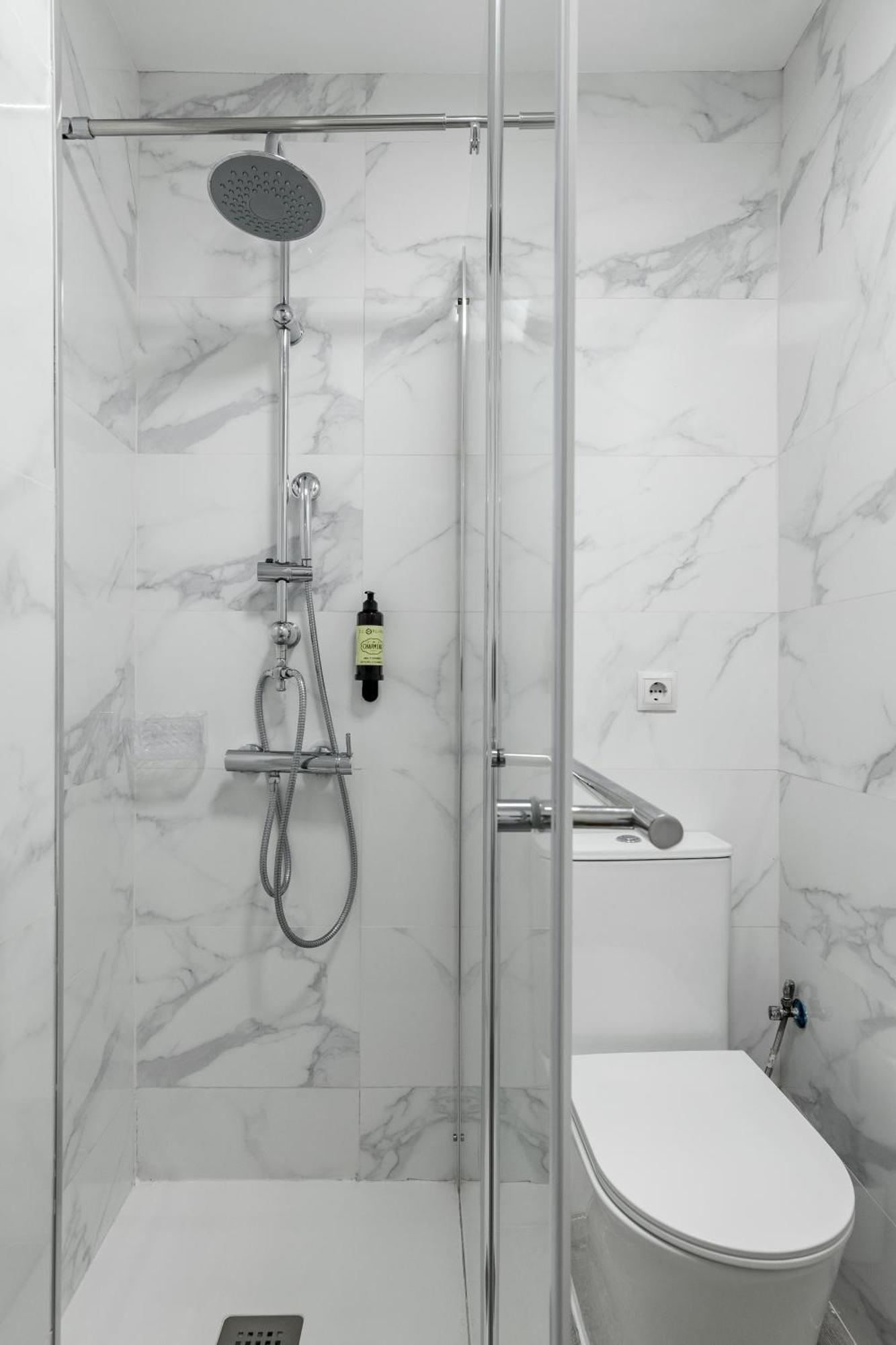 Charming Lucero Apartment Madrid Ngoại thất bức ảnh