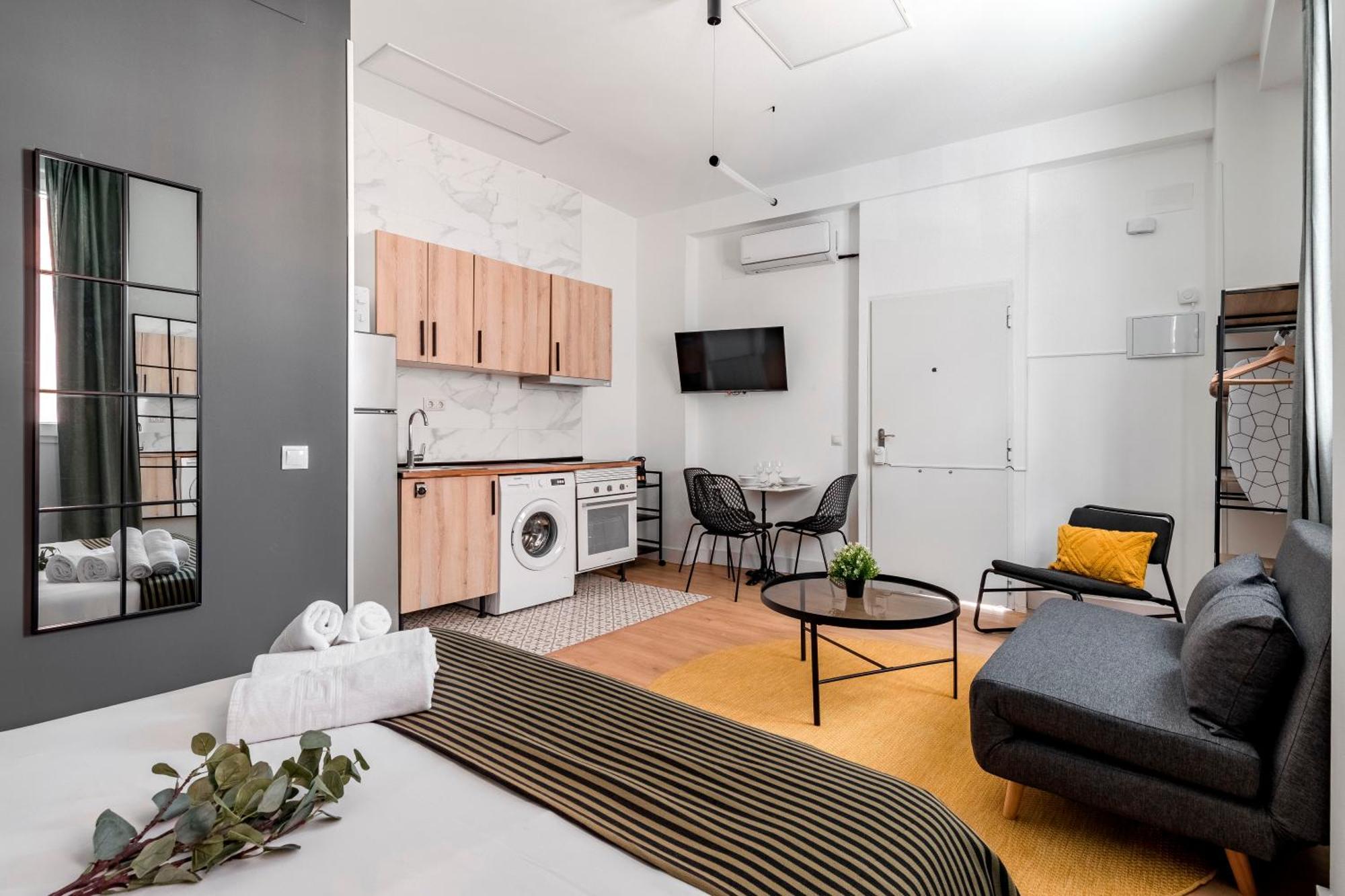 Charming Lucero Apartment Madrid Ngoại thất bức ảnh
